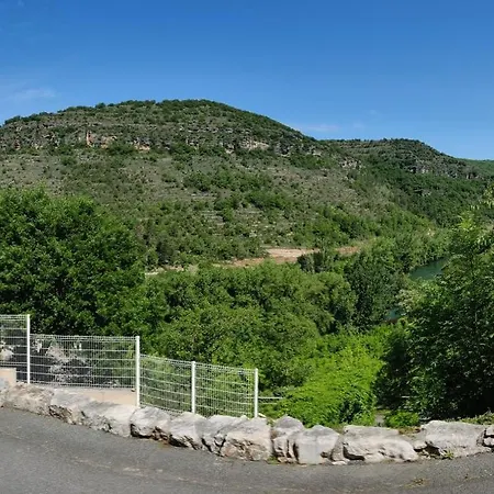 Cascade Aveyron Кемпинг *