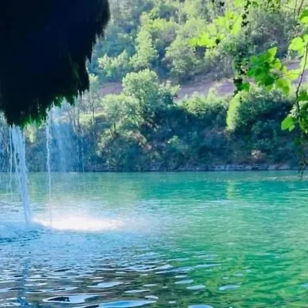 Cascade Aveyron Кемпинг *