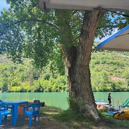 Cascade Aveyron Кемпинг *